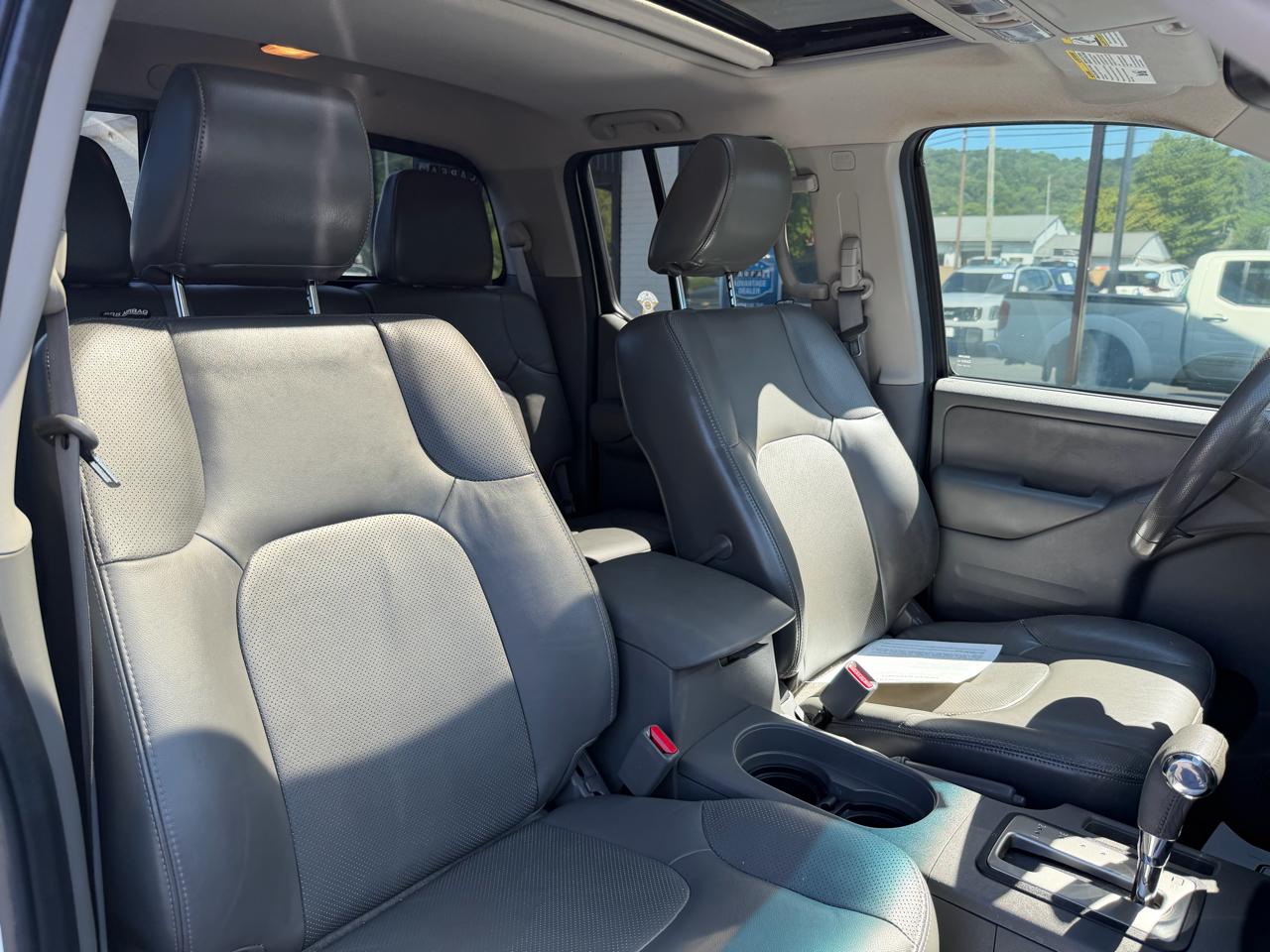 Nissan Frontier 4WD Crew Cab LWB Auto SL 2016
