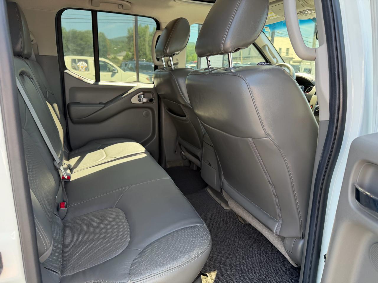 Nissan Frontier 4WD Crew Cab LWB Auto SL 2016
