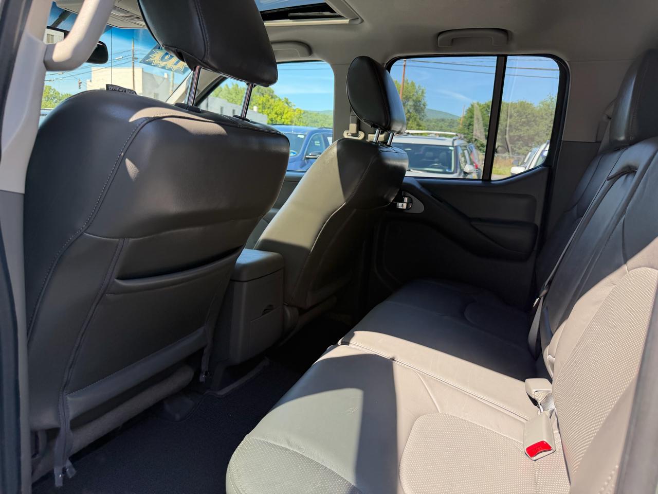 Nissan Frontier 4WD Crew Cab LWB Auto SL 2016