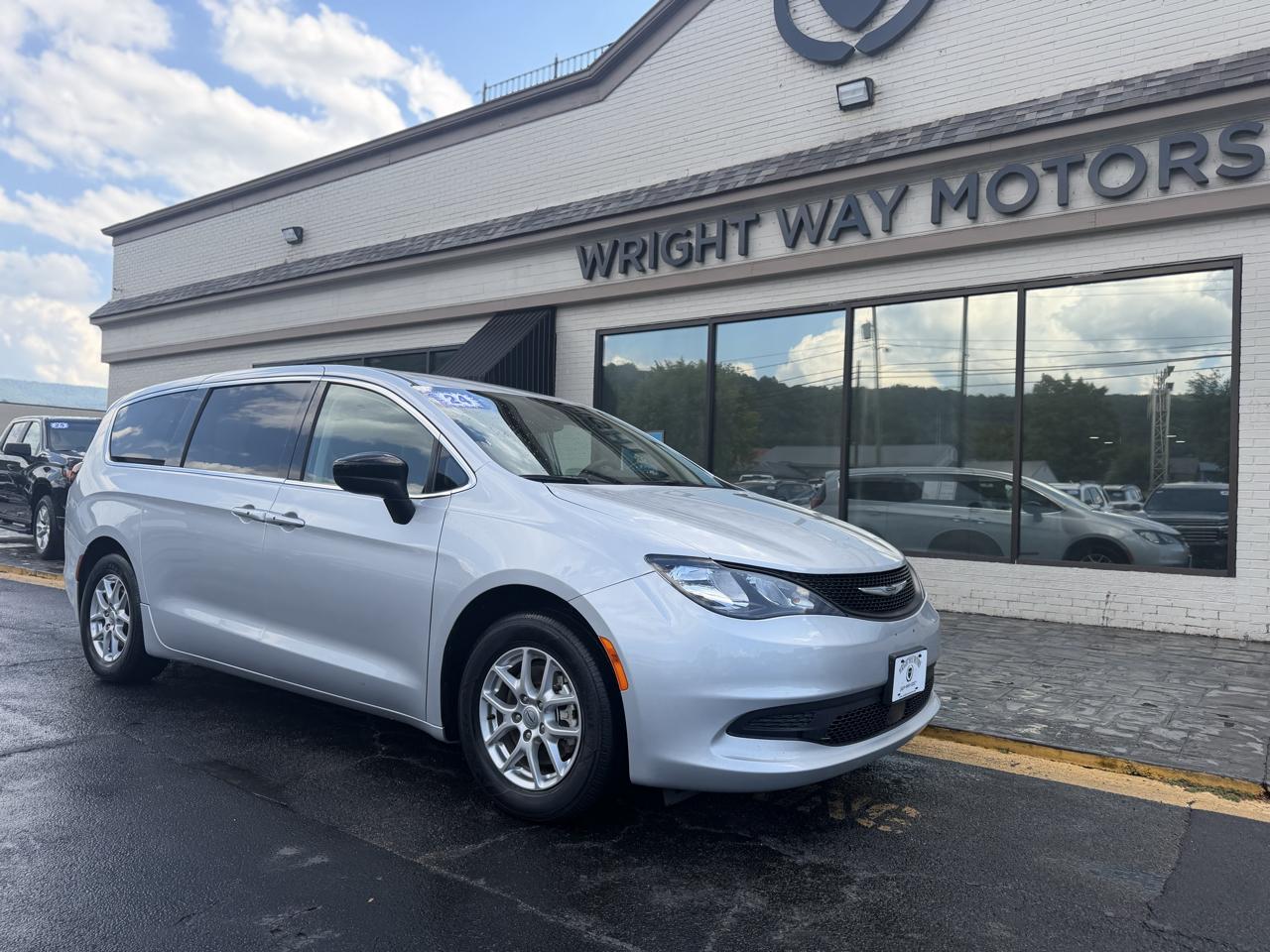 2024 Chrysler Voyager LX FWD