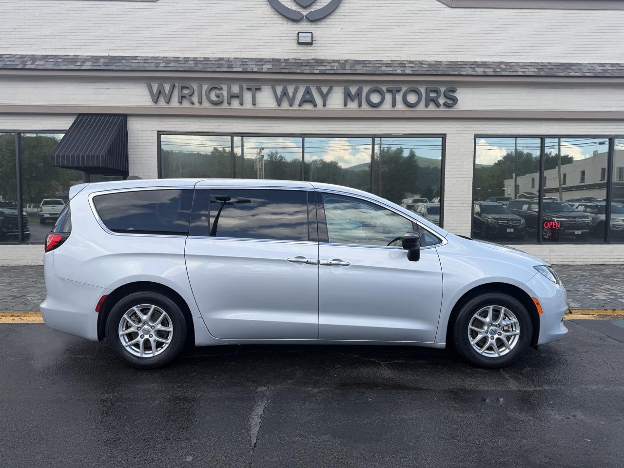 Chrysler Voyager LX FWD 2024