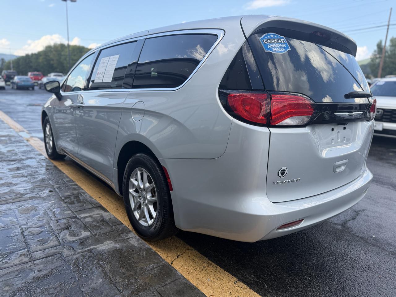 Chrysler Voyager LX FWD 2024