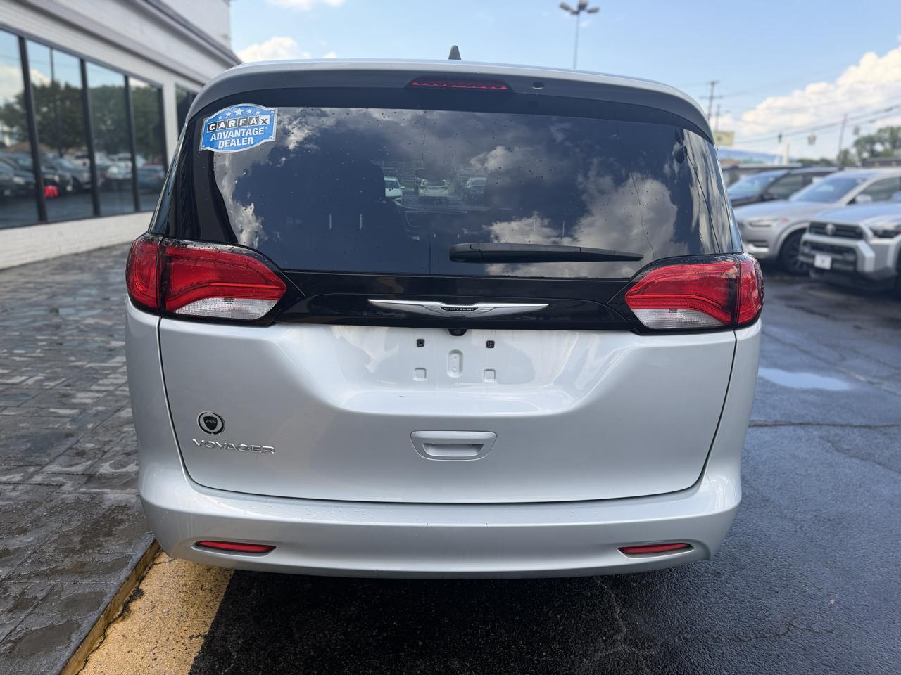 Chrysler Voyager LX FWD 2024