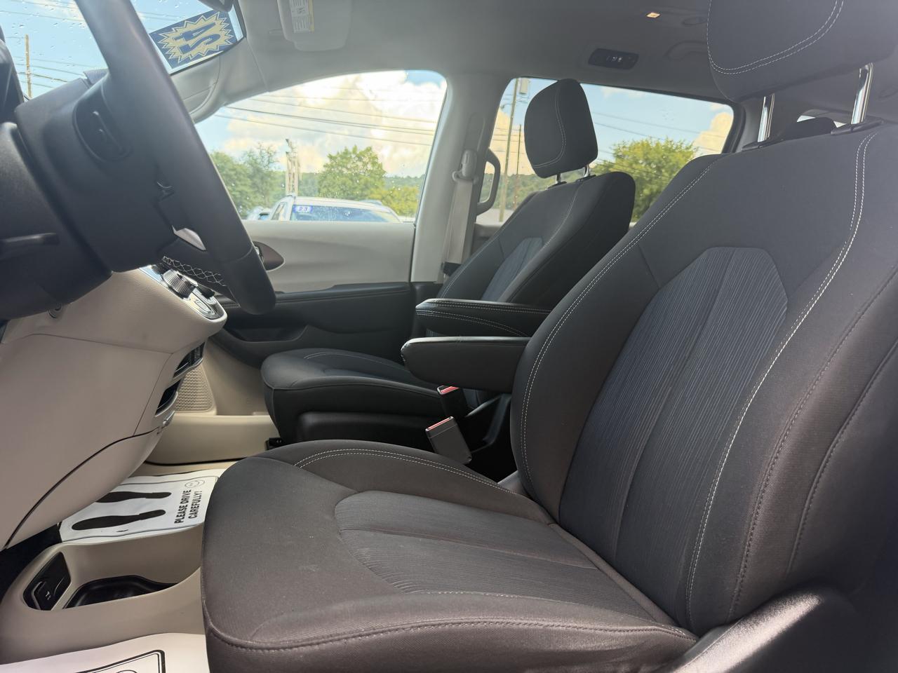 Chrysler Voyager LX FWD 2024