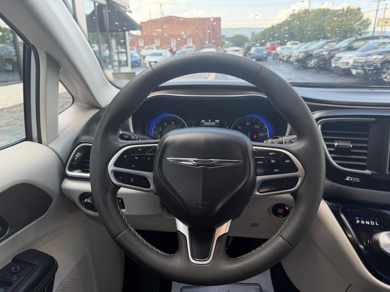 Chrysler Voyager LX FWD 2024