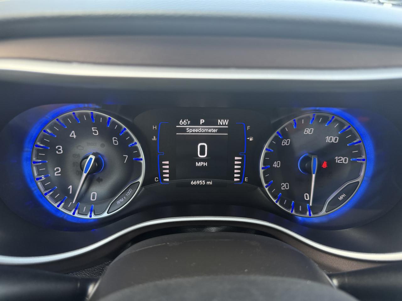 Chrysler Voyager LX FWD 2024