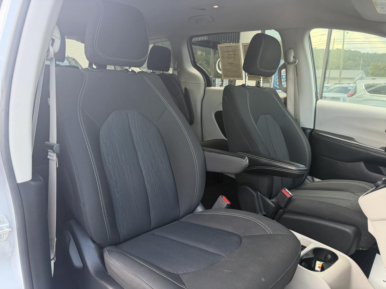 Chrysler Voyager LX FWD 2024
