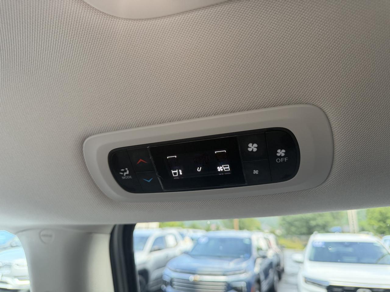 Chrysler Voyager LX FWD 2024