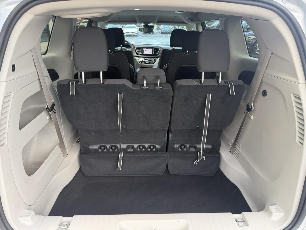 Chrysler Voyager LX FWD 2024