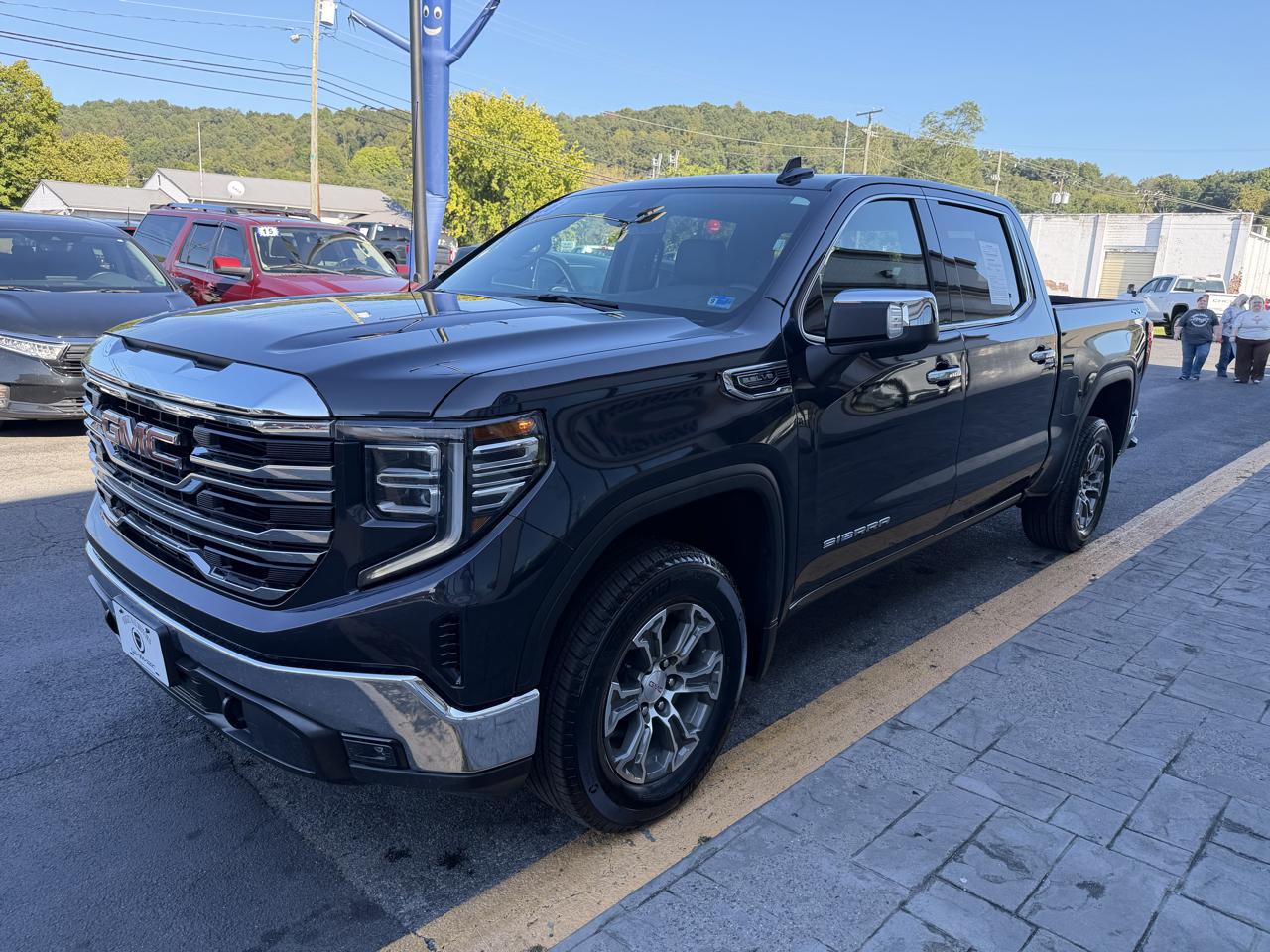 GMC Sierra 1500 4WD Crew Cab 147" SLT 2026
