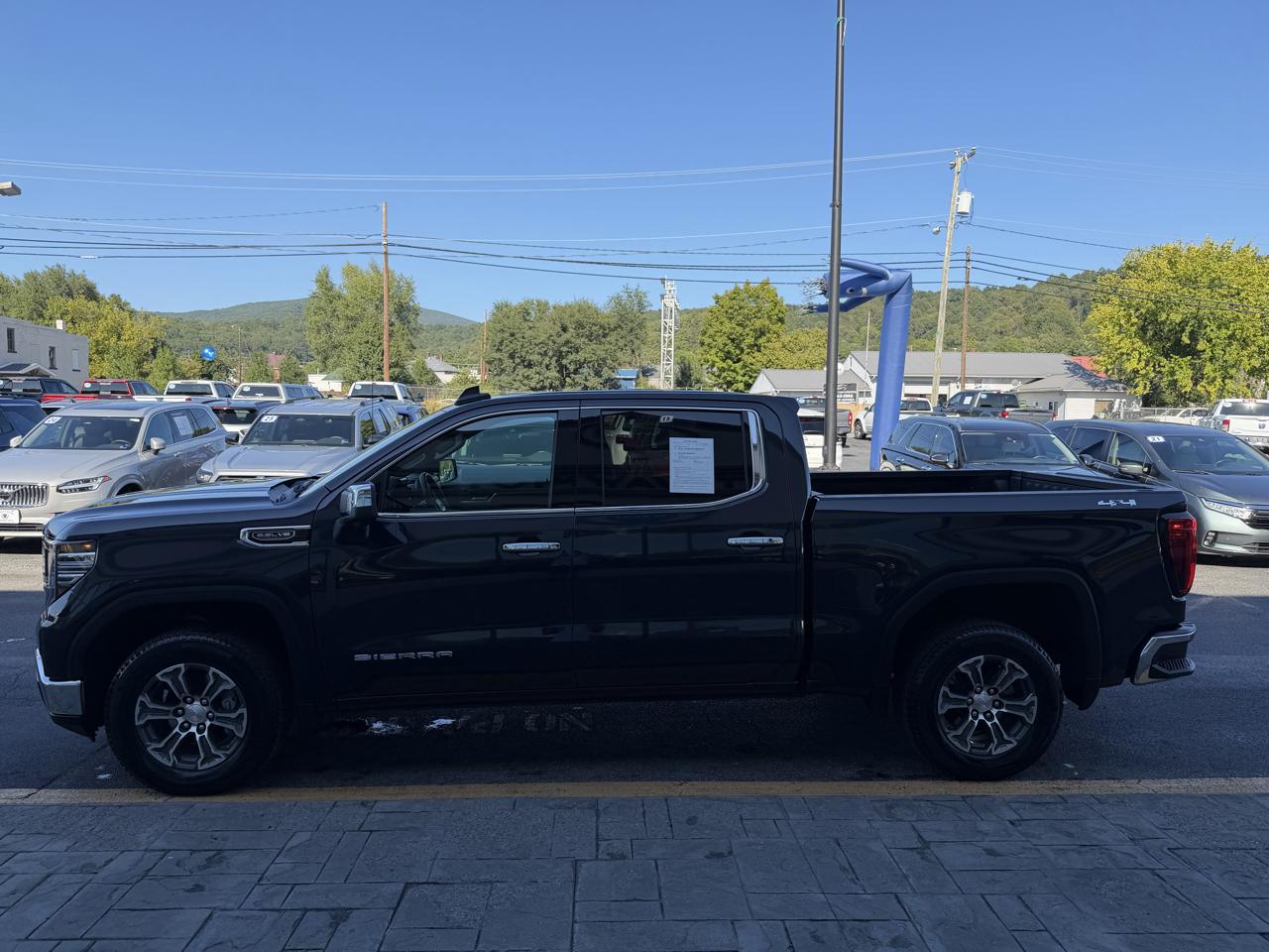 GMC Sierra 1500 4WD Crew Cab 147" SLT 2026
