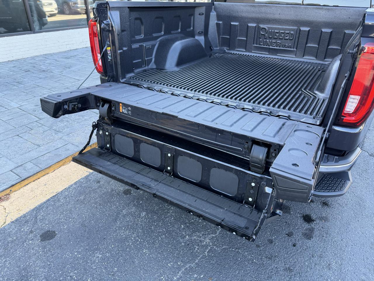 GMC Sierra 1500 4WD Crew Cab 147" SLT 2026