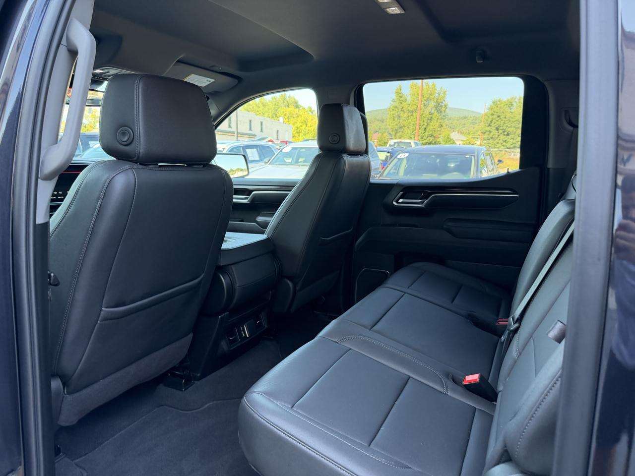 GMC Sierra 1500 4WD Crew Cab 147" SLT 2026