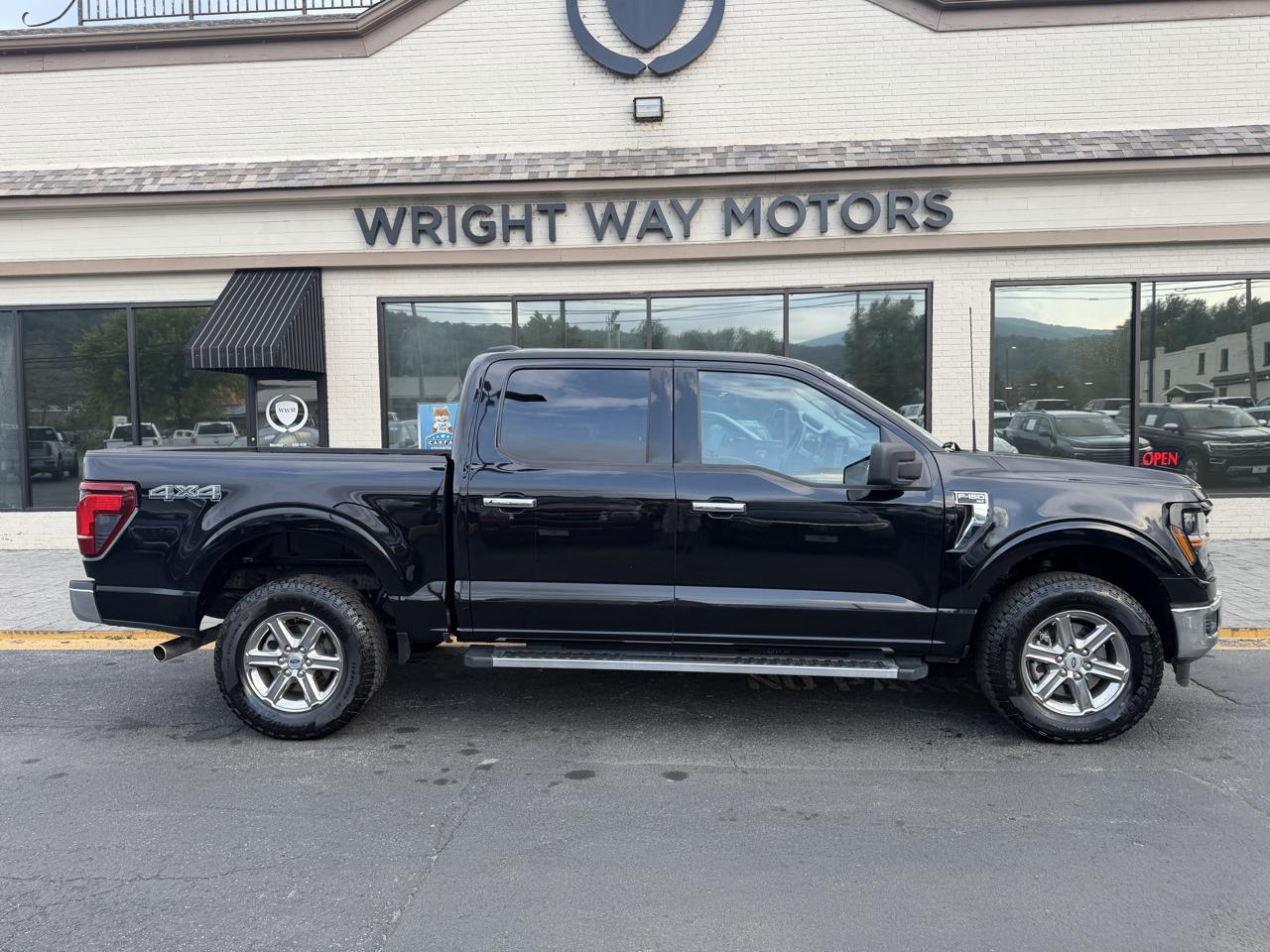 Ford F-150 4WD SuperCrew 145" XLT 2025