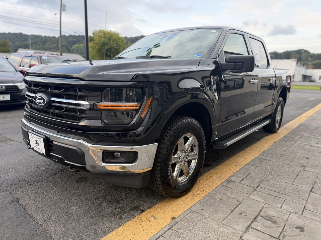 Ford F-150 4WD SuperCrew 145" XLT 2025