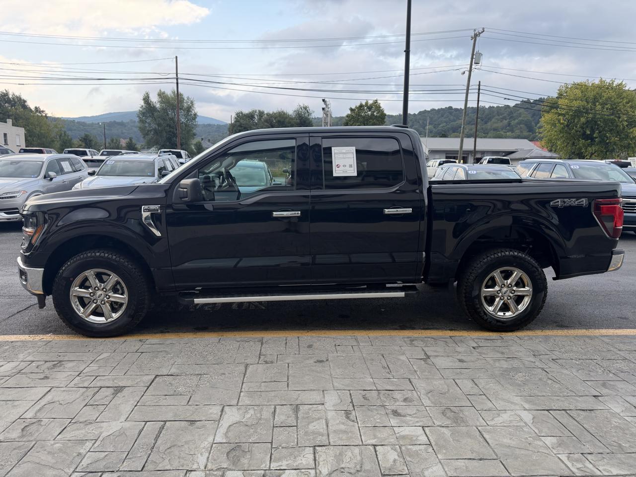 Ford F-150 4WD SuperCrew 145" XLT 2025