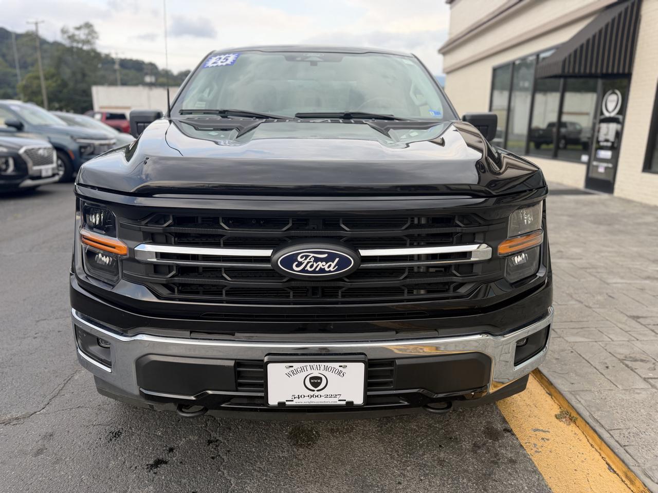 Ford F-150 4WD SuperCrew 145" XLT 2025