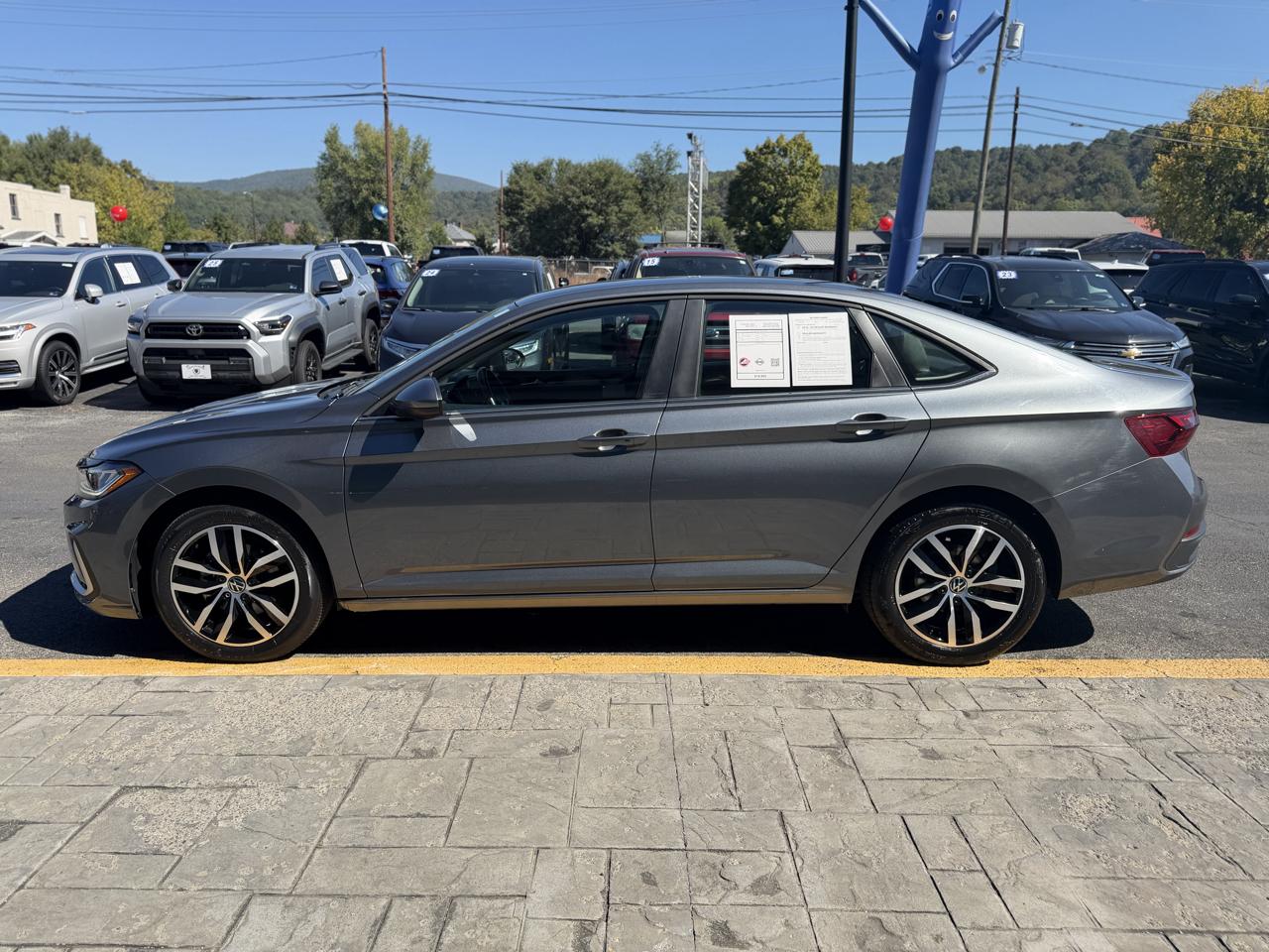 Volkswagen Jetta SE Auto 2025