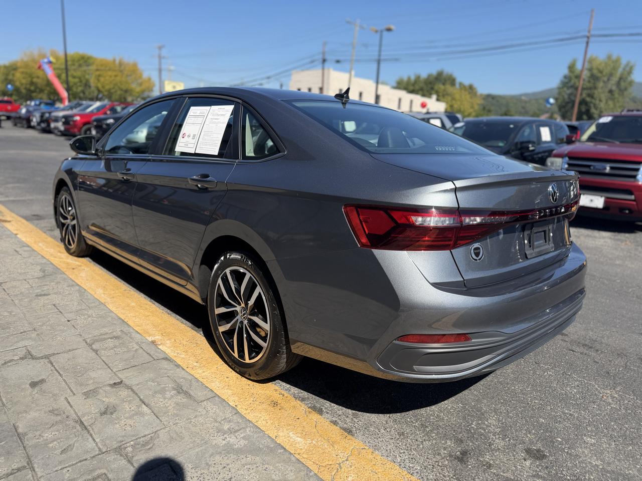 Volkswagen Jetta SE Auto 2025