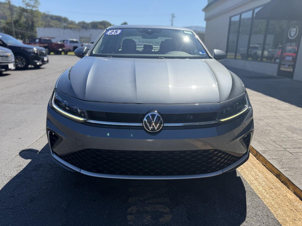 Volkswagen Jetta SE Auto 2025