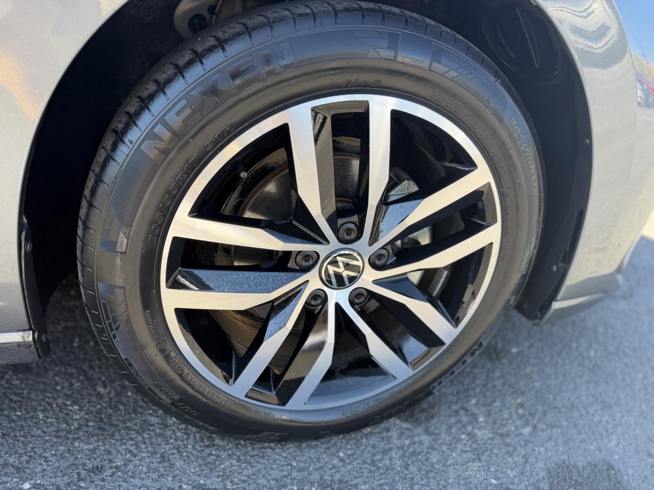 Volkswagen Jetta SE Auto 2025