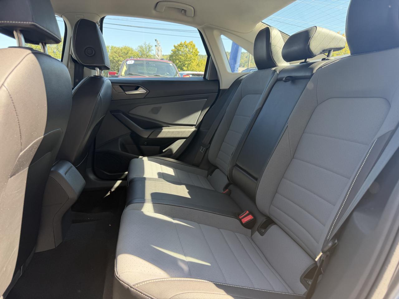 Volkswagen Jetta SE Auto 2025