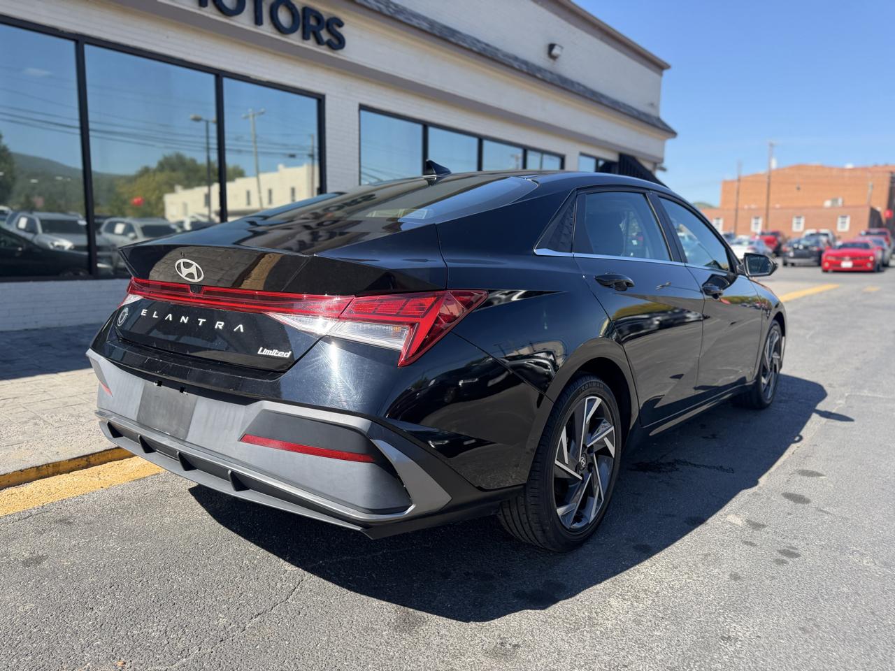Hyundai Elantra Limited IVT 2025