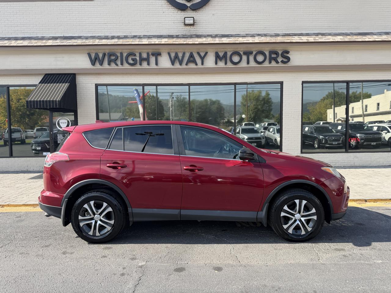 Toyota RAV4 LE AWD 2018