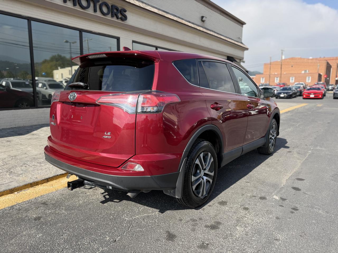Toyota RAV4 LE AWD 2018