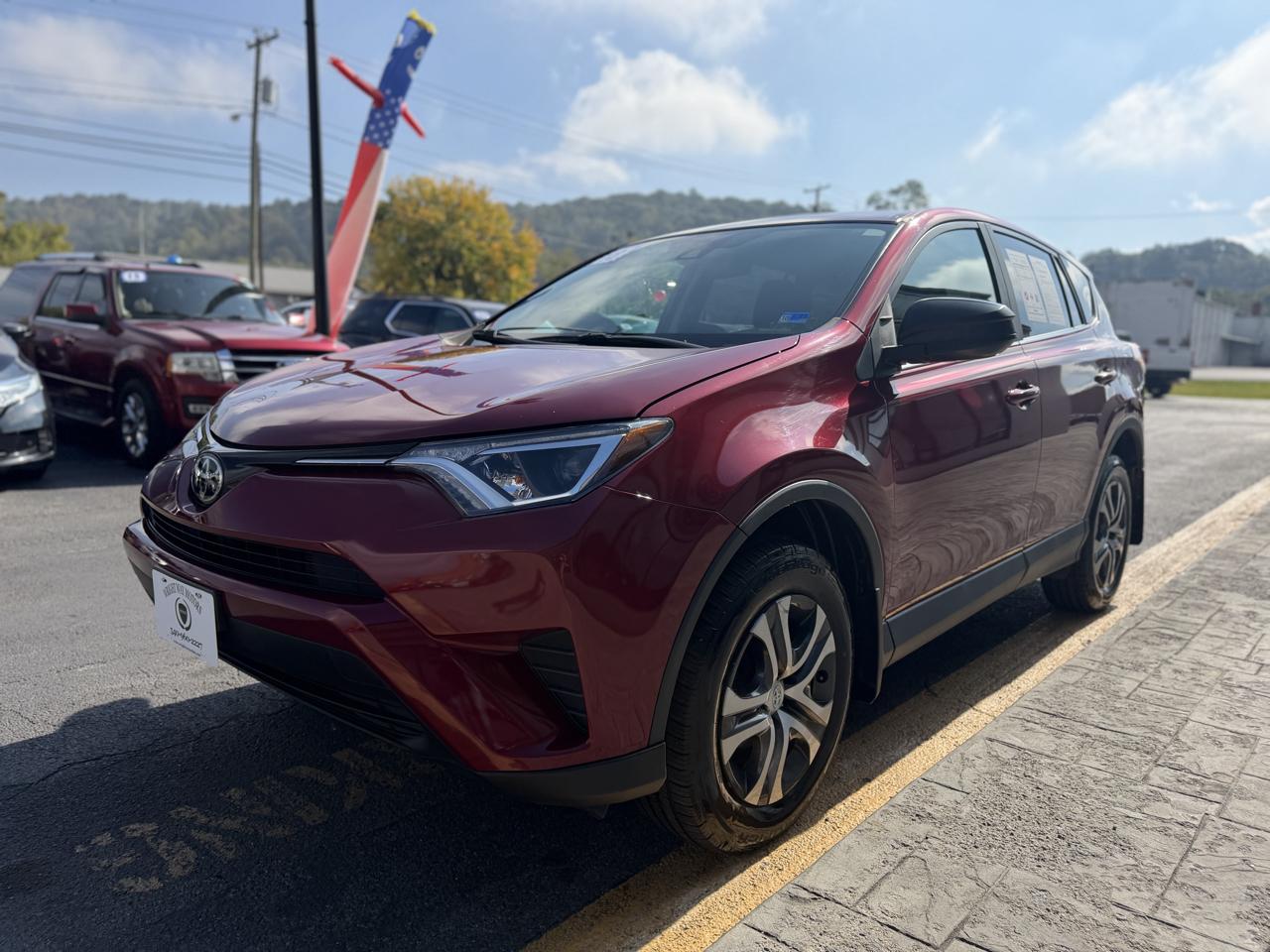 Toyota RAV4 LE AWD 2018