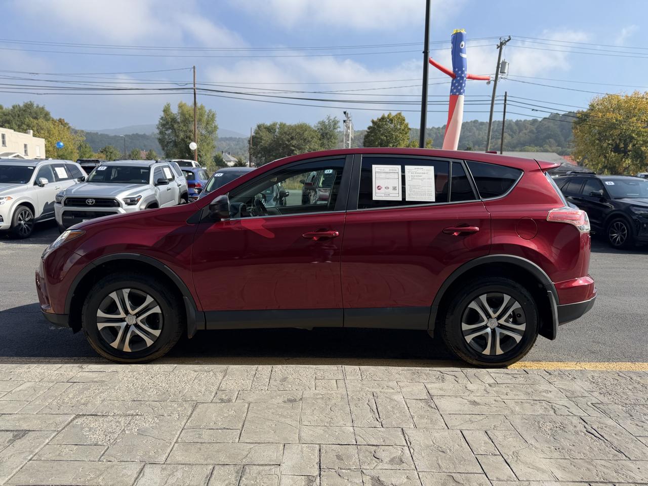 Toyota RAV4 LE AWD 2018