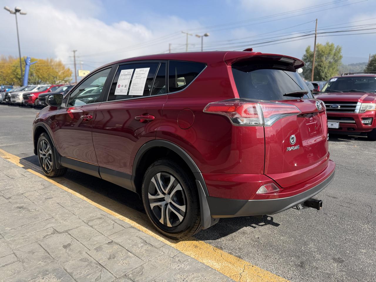 Toyota RAV4 LE AWD 2018