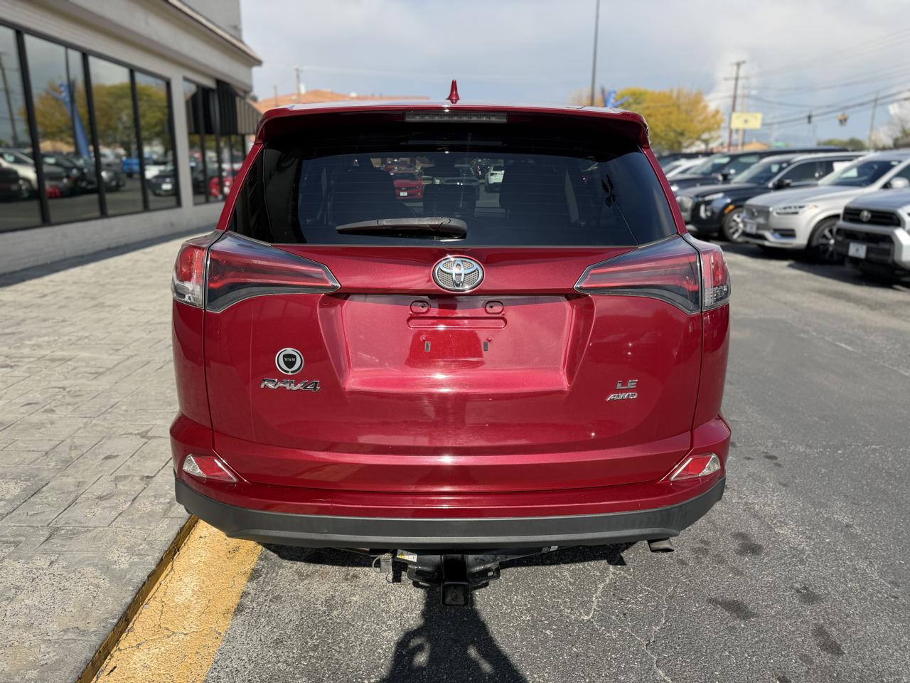 Toyota RAV4 LE AWD 2018
