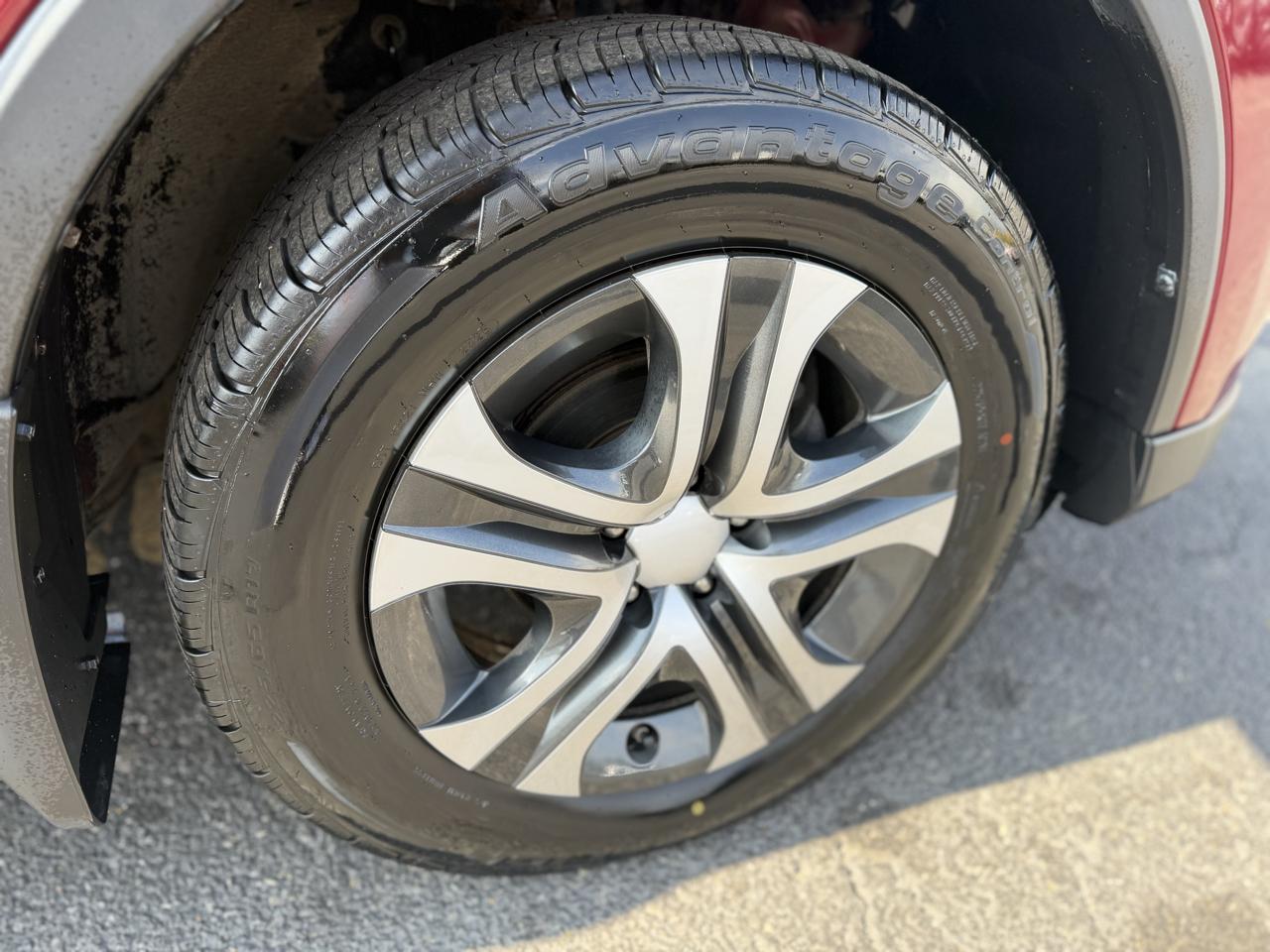Toyota RAV4 LE AWD 2018