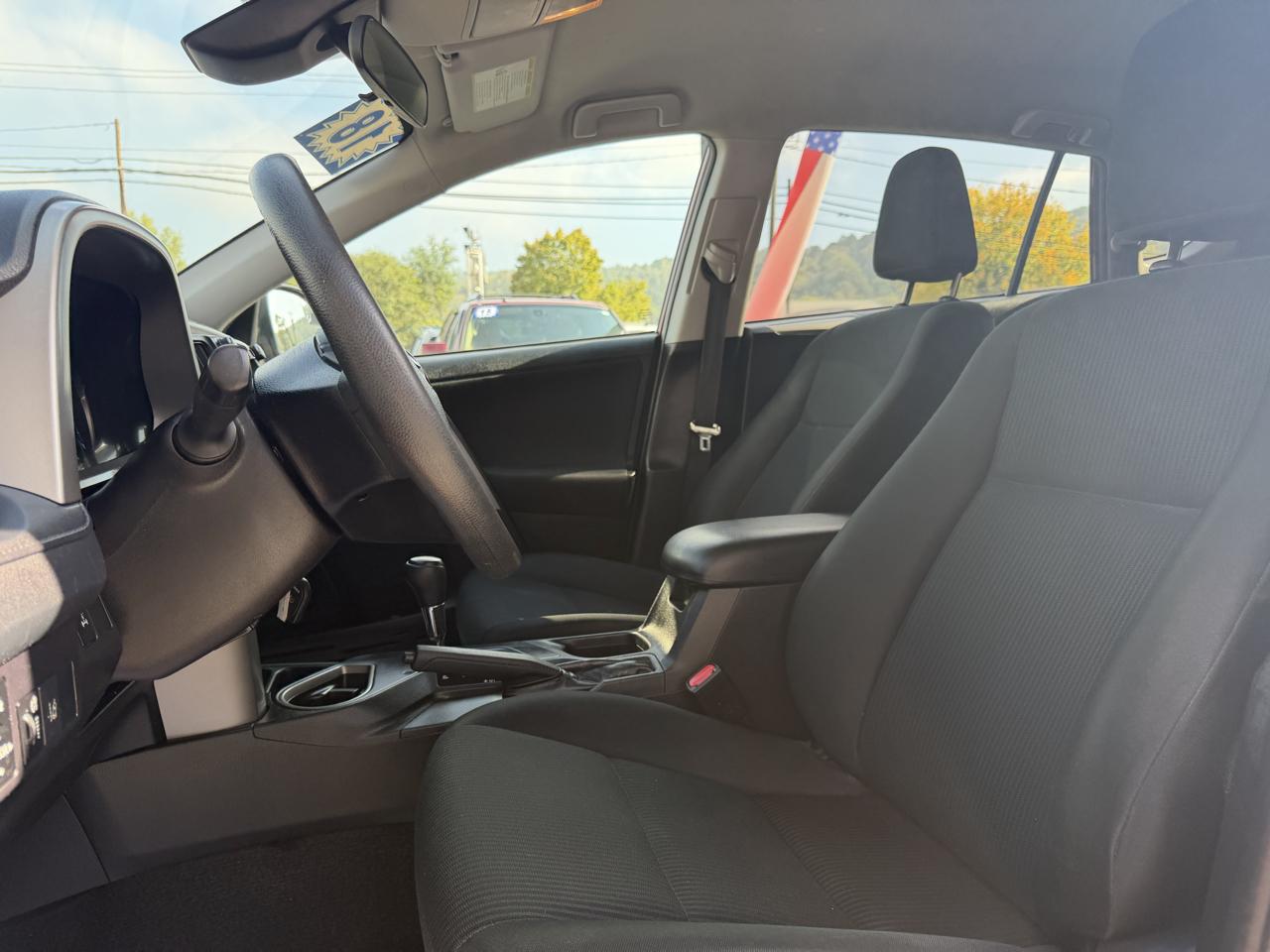 Toyota RAV4 LE AWD 2018