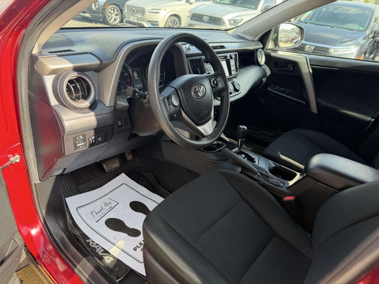 Toyota RAV4 LE AWD 2018