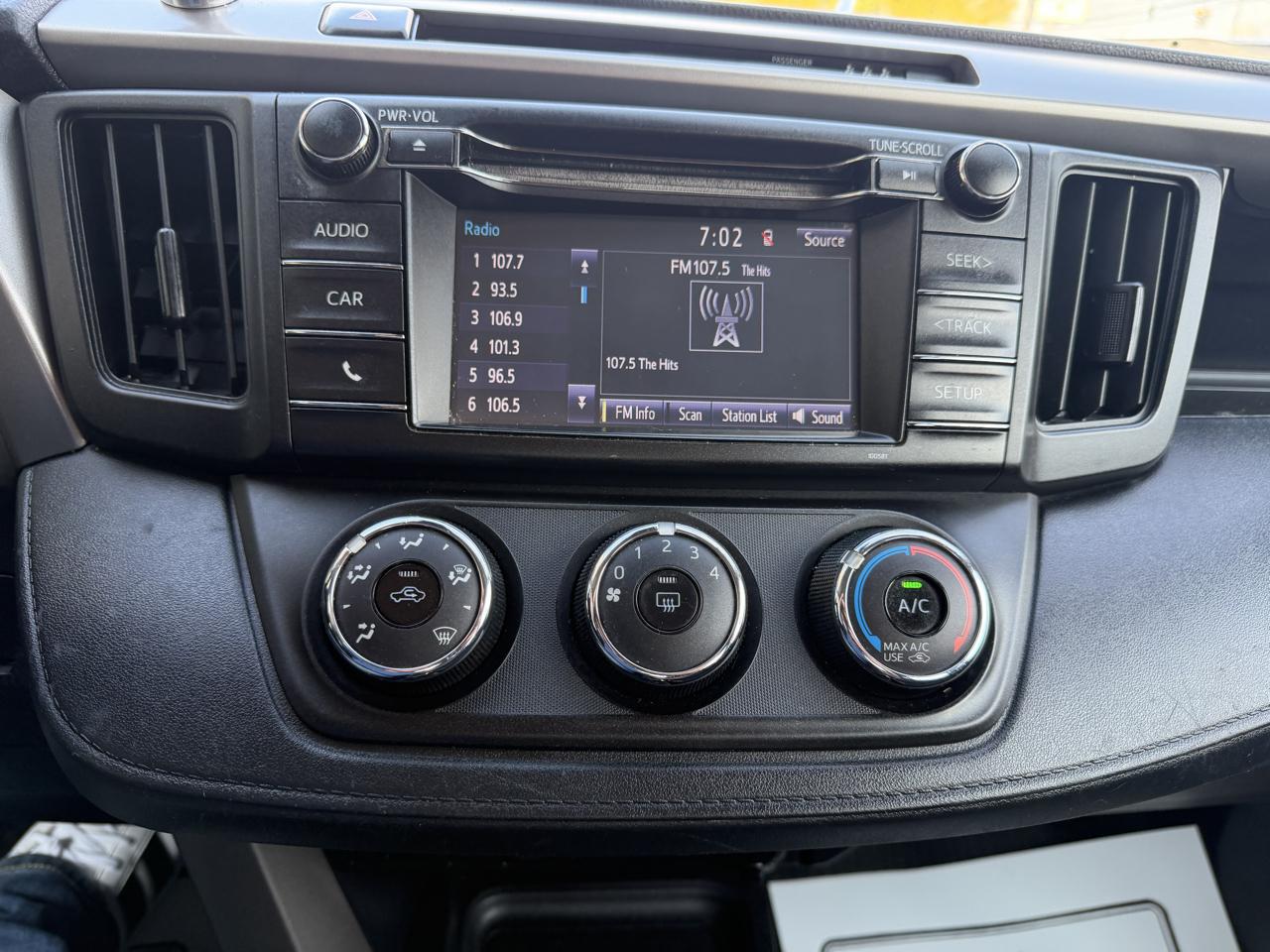 Toyota RAV4 LE AWD 2018