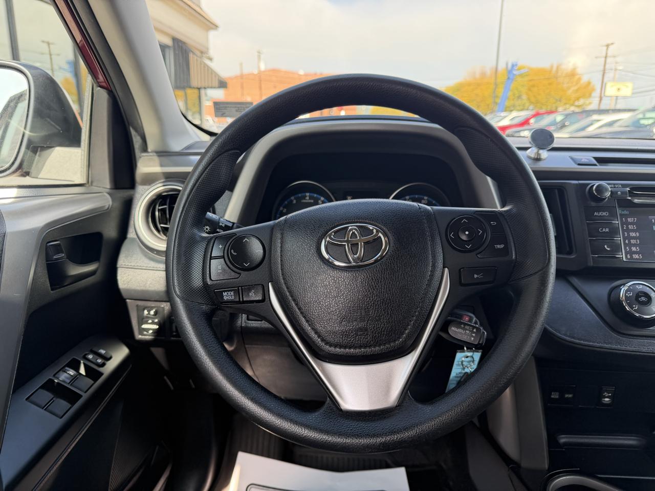 Toyota RAV4 LE AWD 2018