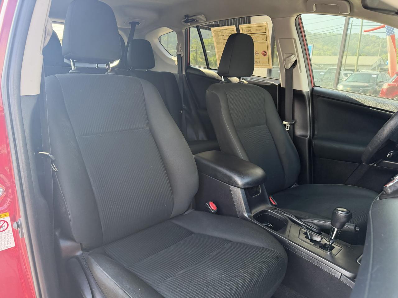 Toyota RAV4 LE AWD 2018