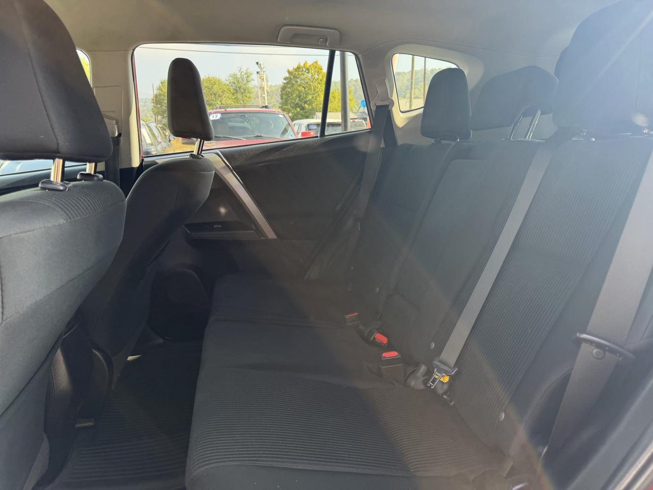 Toyota RAV4 LE AWD 2018