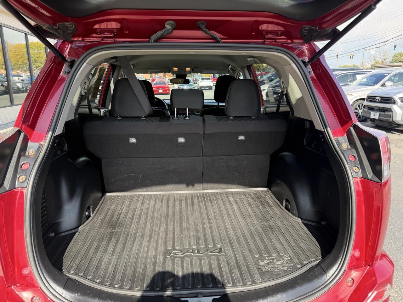 Toyota RAV4 LE AWD 2018