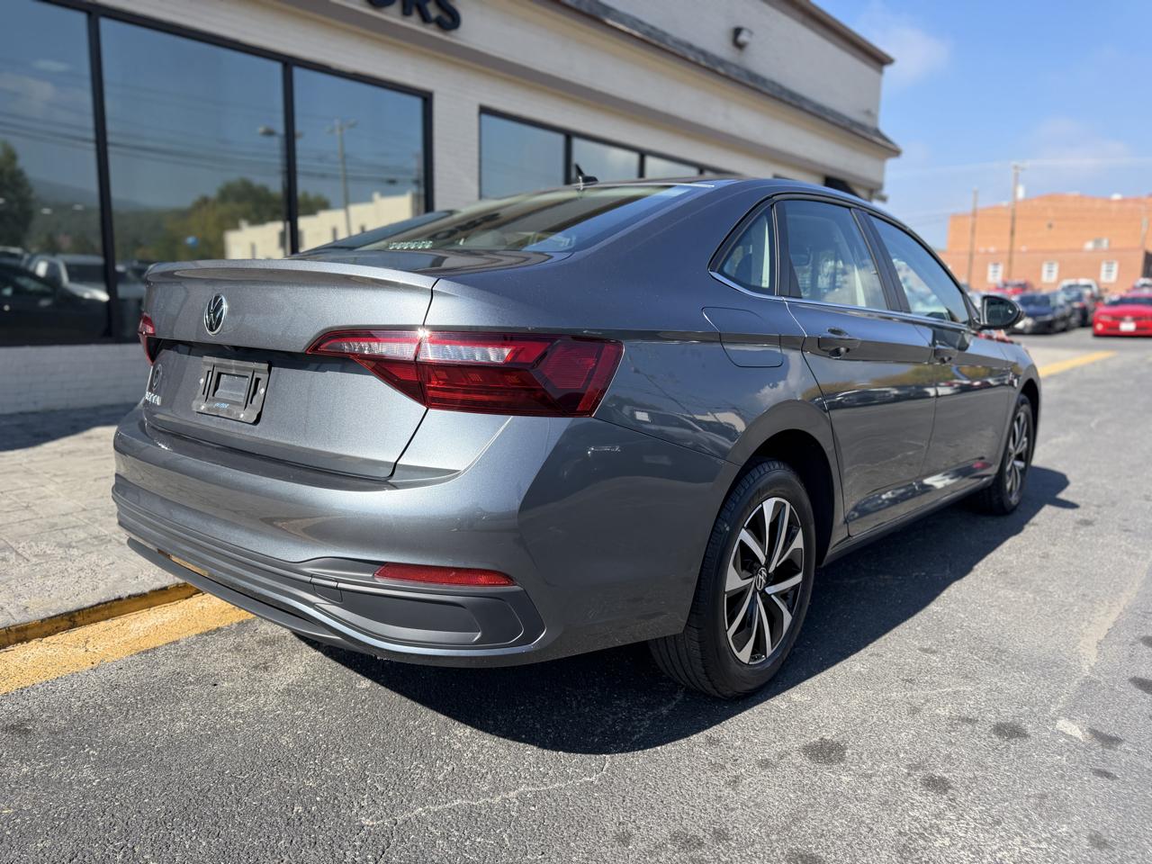 Volkswagen Jetta S Auto 2024