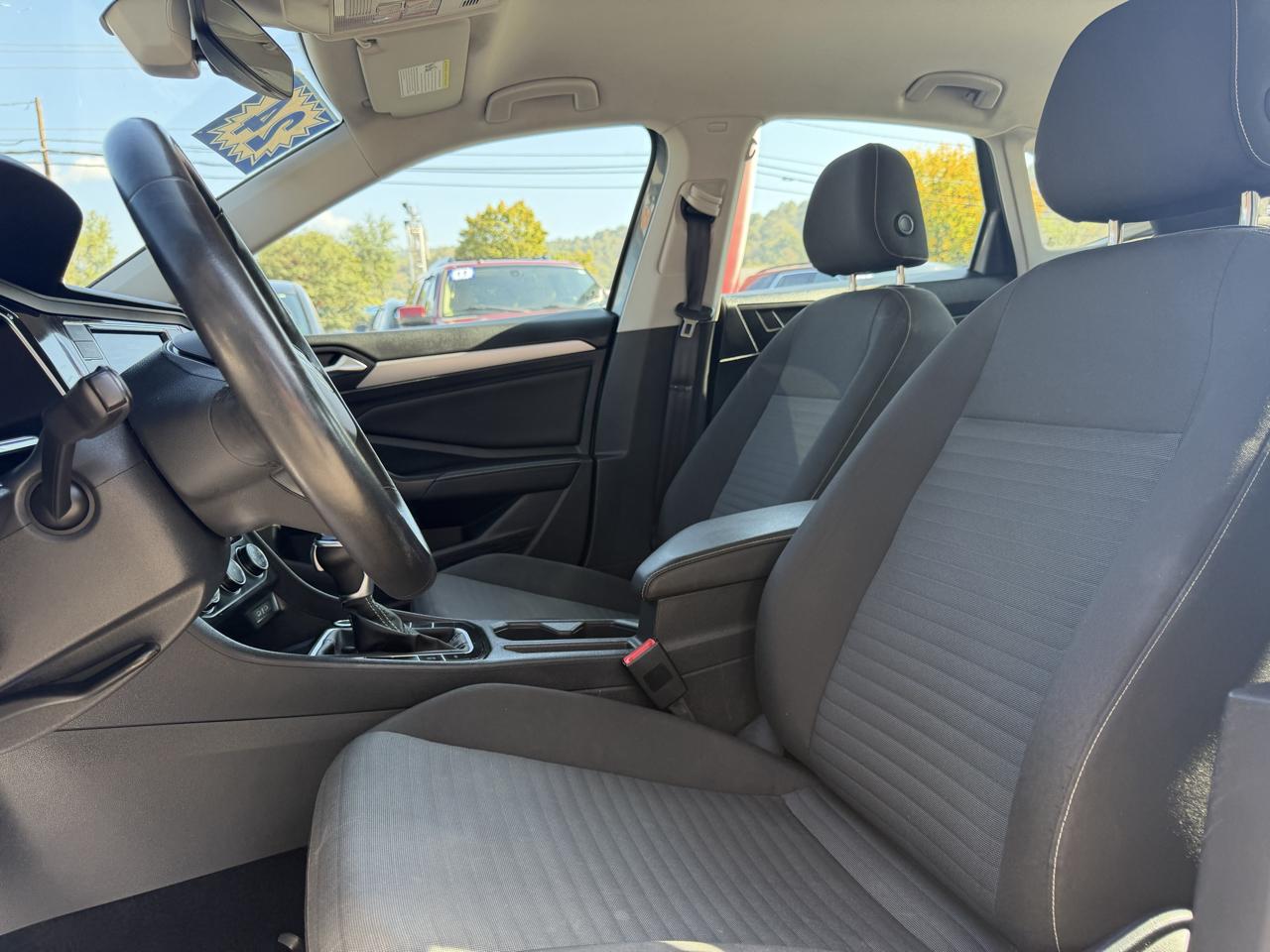 Volkswagen Jetta S Auto 2024