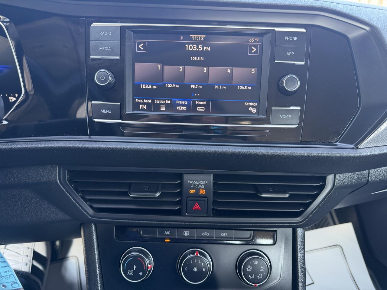 Volkswagen Jetta S Auto 2024