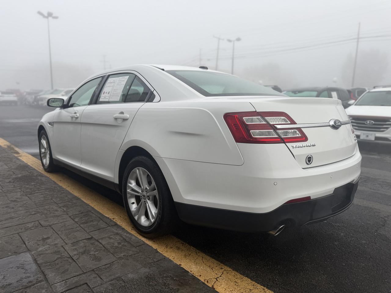 Ford Taurus SEL 2018