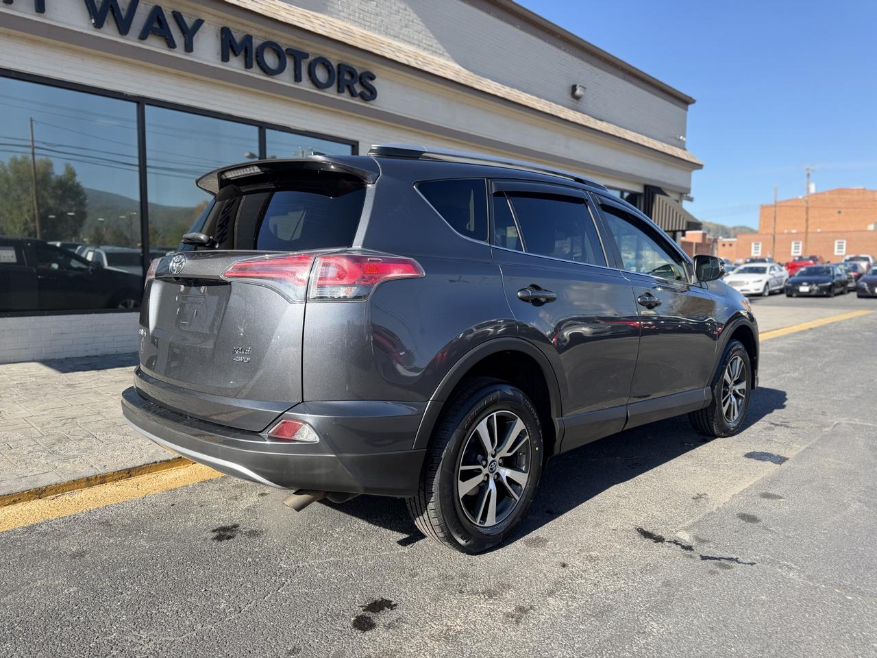 Toyota RAV4 XLE AWD 2017
