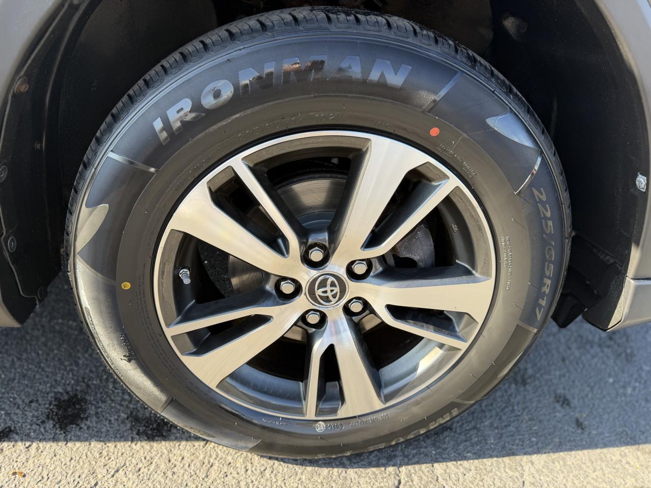 Toyota RAV4 XLE AWD 2017