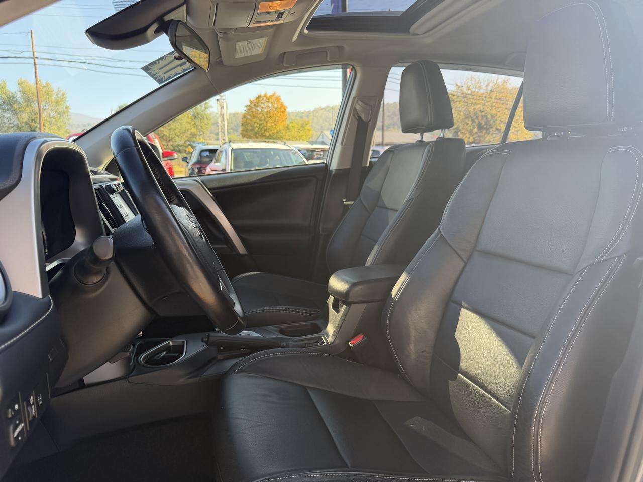 Toyota RAV4 XLE AWD 2017