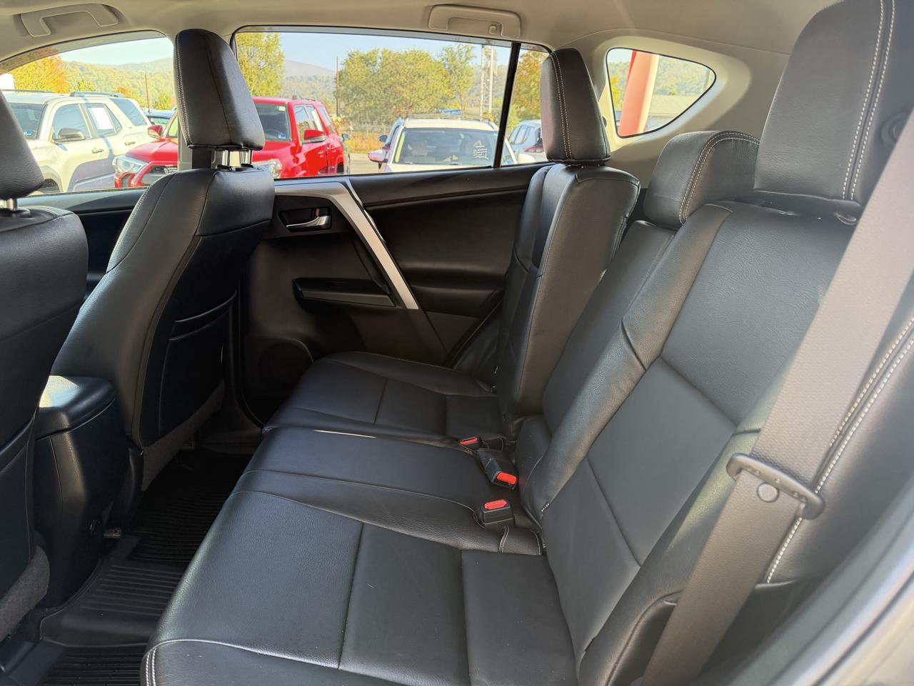 Toyota RAV4 XLE AWD 2017
