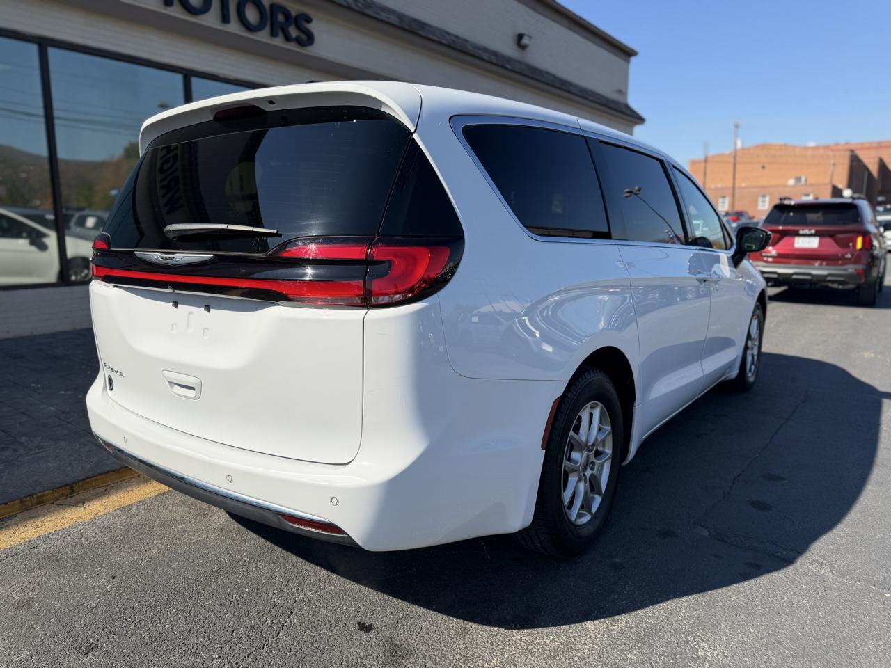 Chrysler Pacifica Select 2025